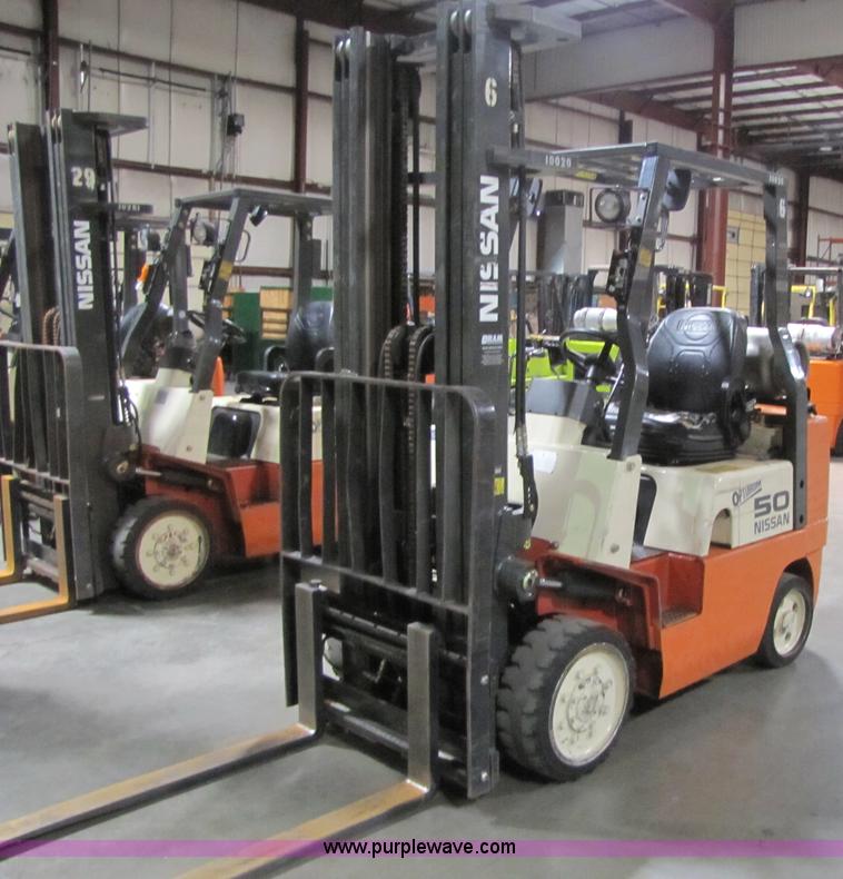 image for item 5081 2002 Nissan 50 forklift