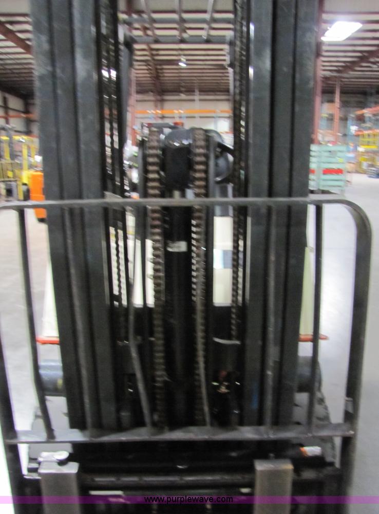 image for item 5081 2002 Nissan 50 forklift