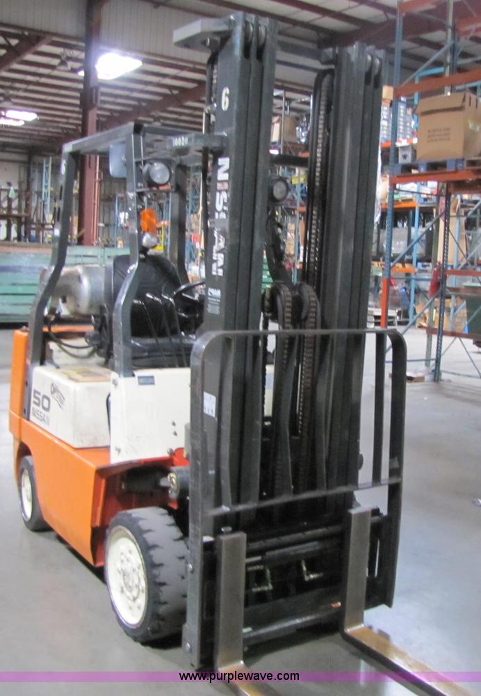 image for item 5081 2002 Nissan 50 forklift