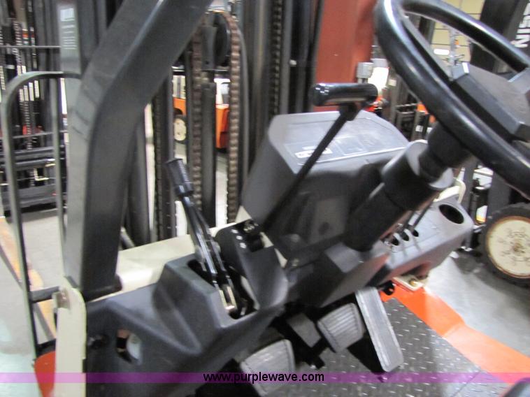 image for item 5081 2002 Nissan 50 forklift