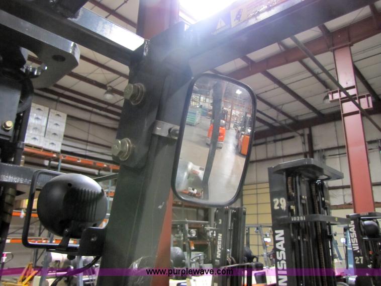 image for item 5081 2002 Nissan 50 forklift