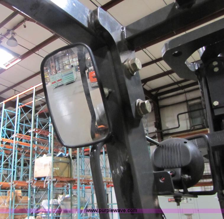 image for item 5081 2002 Nissan 50 forklift