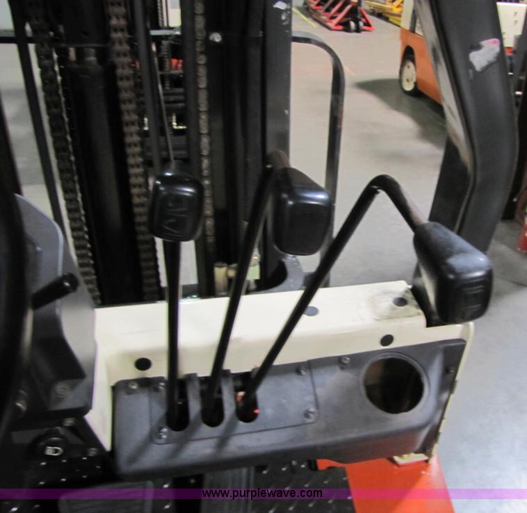 image for item 5081 2002 Nissan 50 forklift