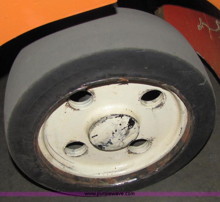 image for item 5081 2002 Nissan 50 forklift