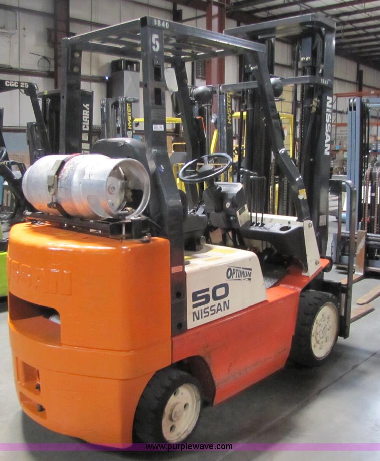 image for item 5083 2002 Nissan 50 forklift