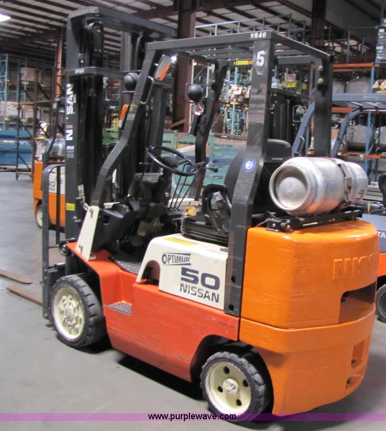 image for item 5083 2002 Nissan 50 forklift