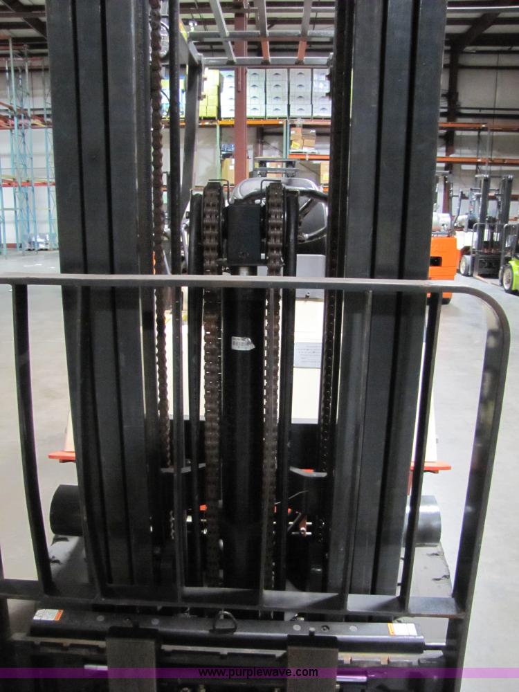 image for item 5083 2002 Nissan 50 forklift