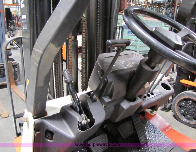 image for item 5083 2002 Nissan 50 forklift