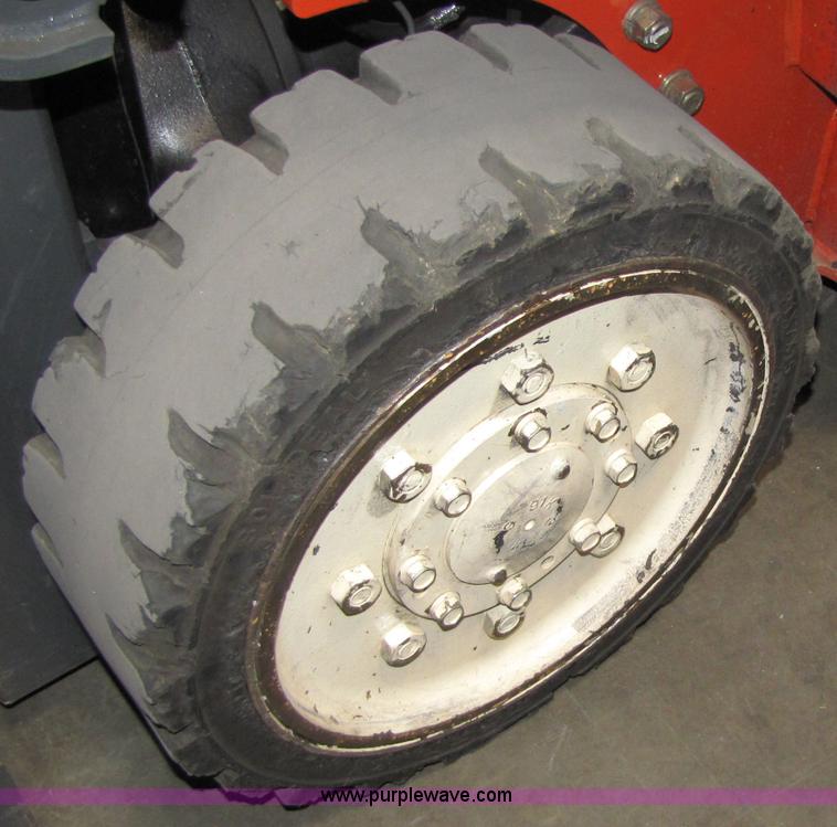 image for item 5083 2002 Nissan 50 forklift