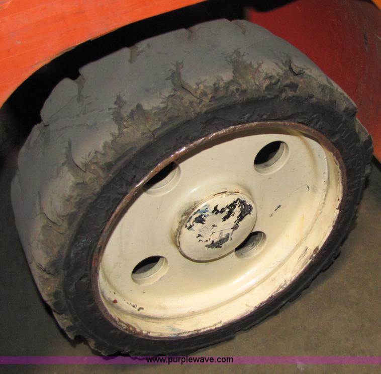 image for item 5083 2002 Nissan 50 forklift