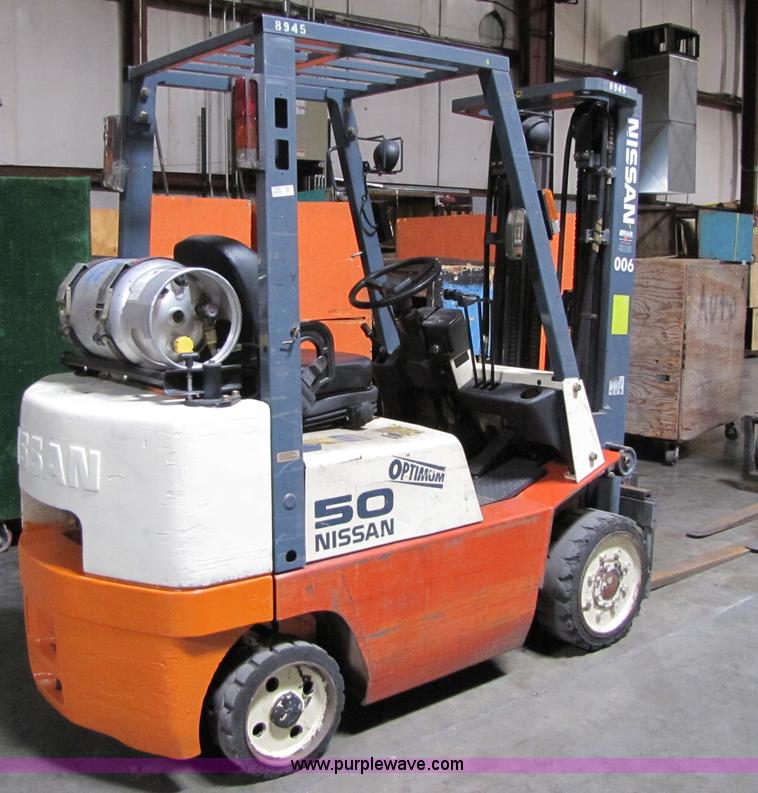 image for item 5086 2001 Nissan 50 forklift