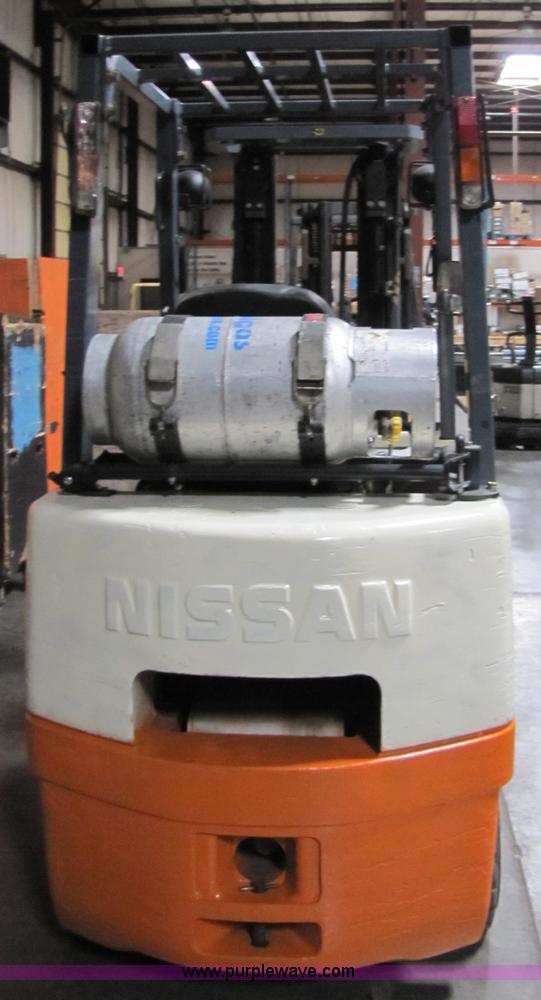 image for item 5086 2001 Nissan 50 forklift