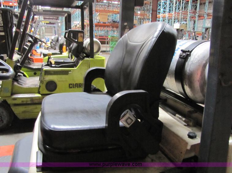 image for item 5086 2001 Nissan 50 forklift