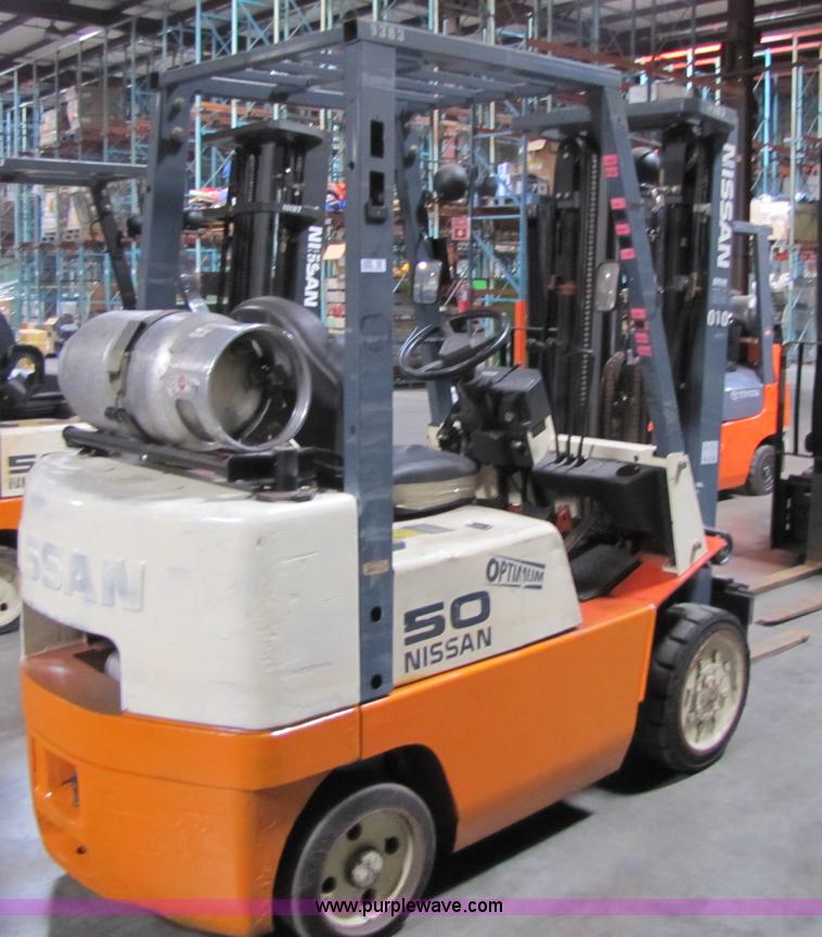 image for item 5090 2001 Nissan 50 forklift