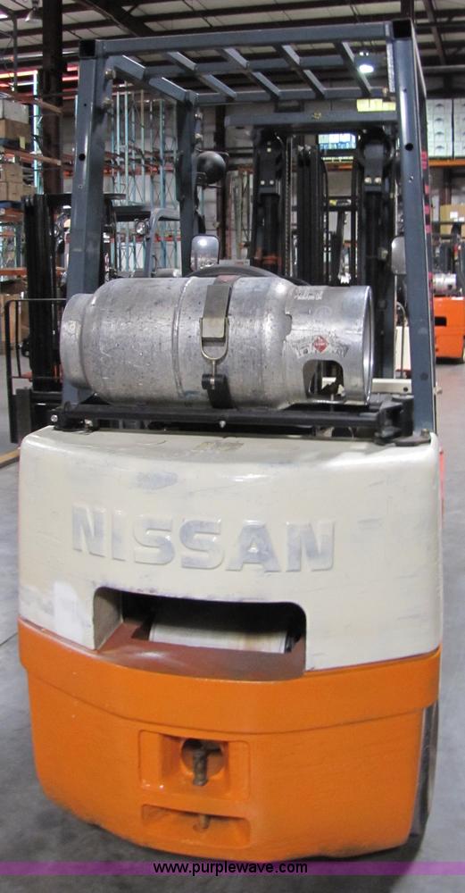 image for item 5090 2001 Nissan 50 forklift