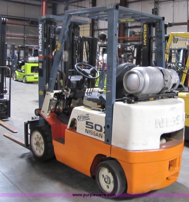 image for item 5090 2001 Nissan 50 forklift