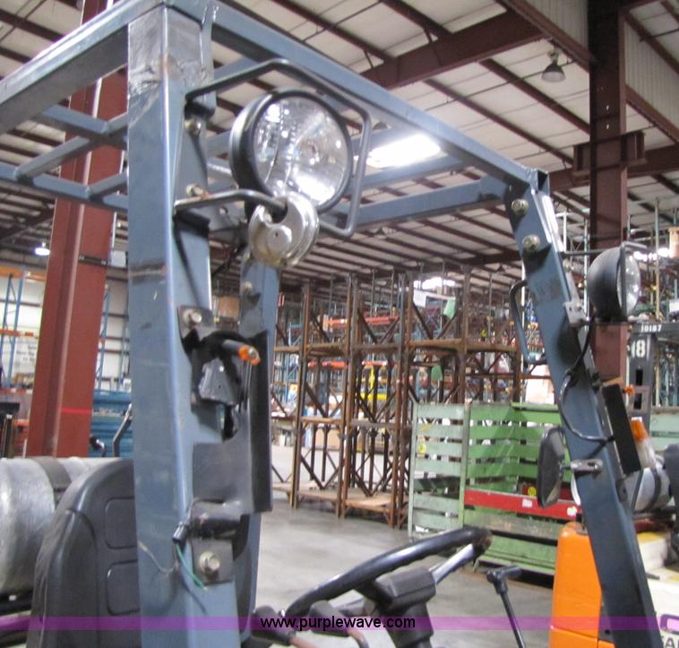 image for item 5090 2001 Nissan 50 forklift