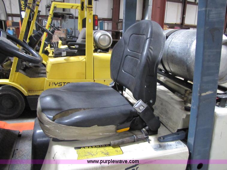 image for item 5090 2001 Nissan 50 forklift