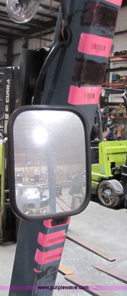 image for item 5090 2001 Nissan 50 forklift