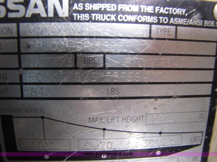 image for item 5090 2001 Nissan 50 forklift