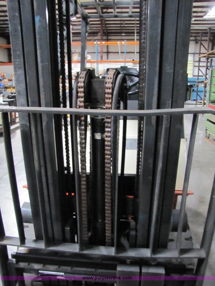 image for item 5091 2003 Nissan 50 forklift