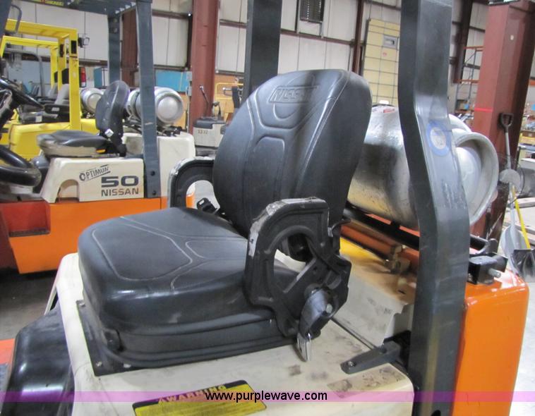 image for item 5091 2003 Nissan 50 forklift