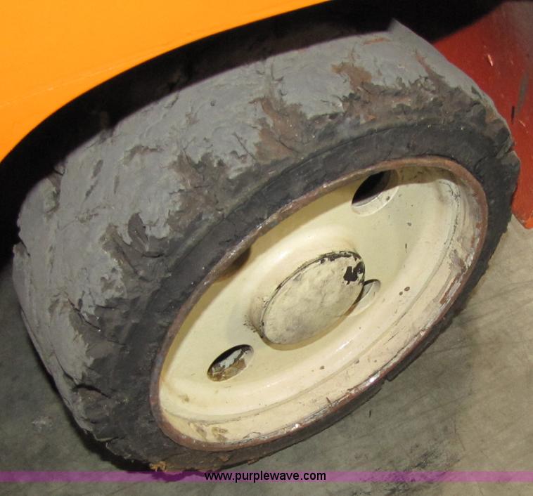 image for item 5091 2003 Nissan 50 forklift