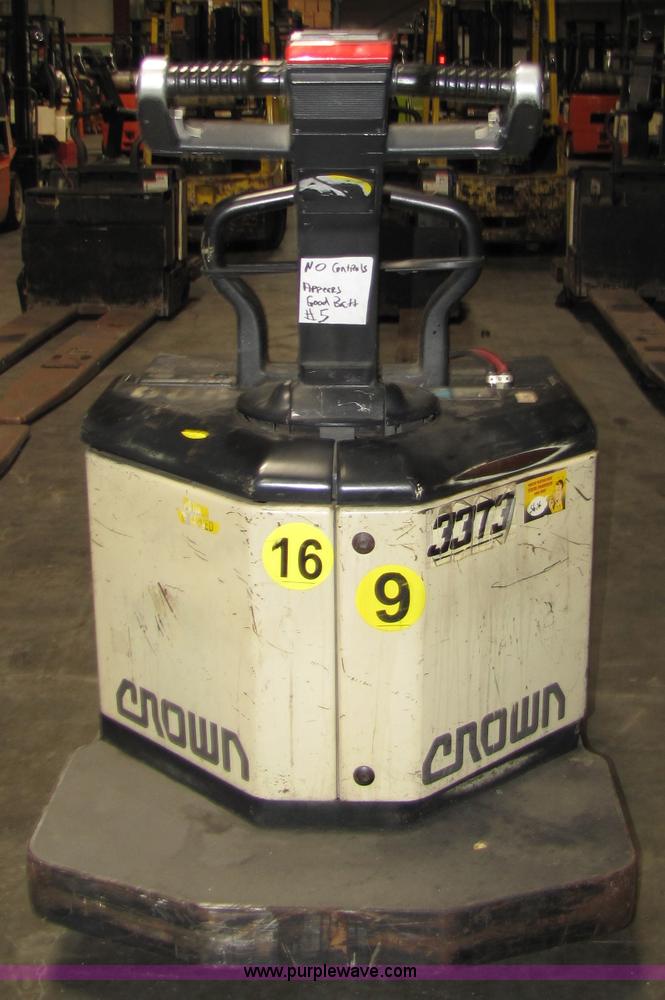 Crown PE series electric pallet jack in Spring Hill, KS Item 5097