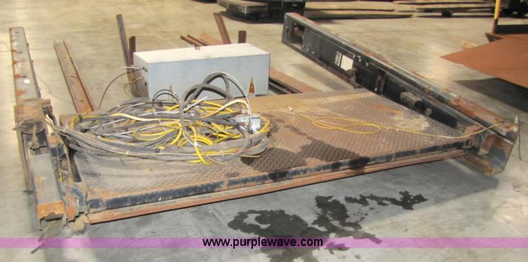 image for item 5111 Maxton BMRW-44 lift gate