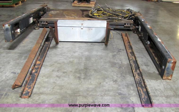 image for item 5111 Maxton BMRW-44 lift gate