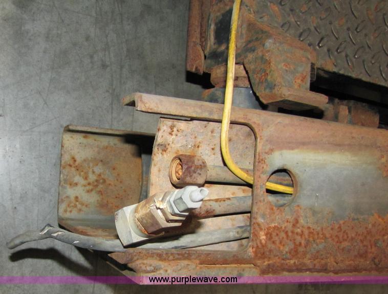 image for item 5111 Maxton BMRW-44 lift gate