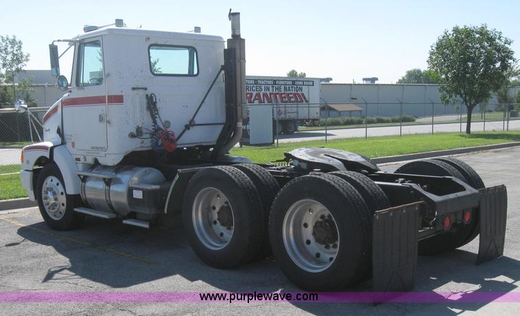 image for item 5120 1994 White Gmc Aero WCA semi truck