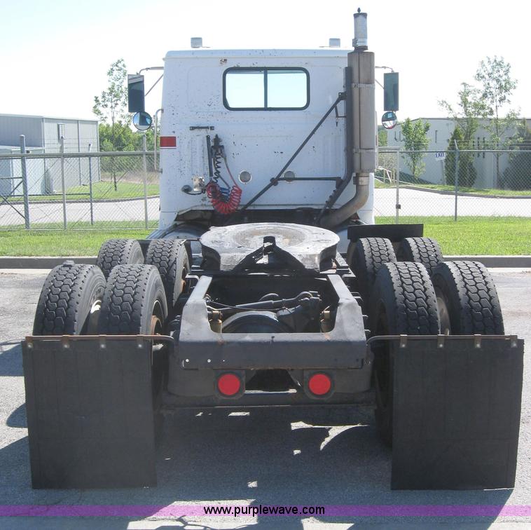 image for item 5120 1994 White Gmc Aero WCA semi truck