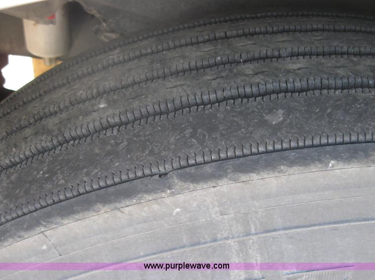 image for item 5120 1994 White Gmc Aero WCA semi truck