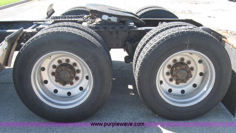 image for item 5120 1994 White Gmc Aero WCA semi truck