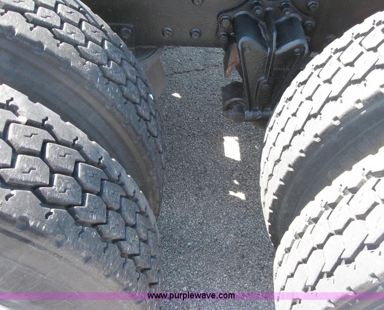 image for item 5120 1994 White Gmc Aero WCA semi truck