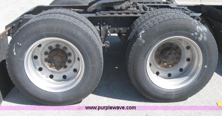 image for item 5120 1994 White Gmc Aero WCA semi truck