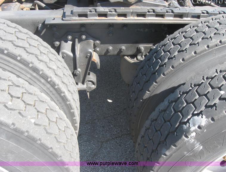 image for item 5120 1994 White Gmc Aero WCA semi truck