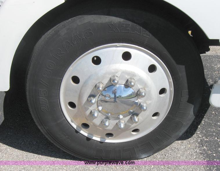 image for item 5120 1994 White Gmc Aero WCA semi truck