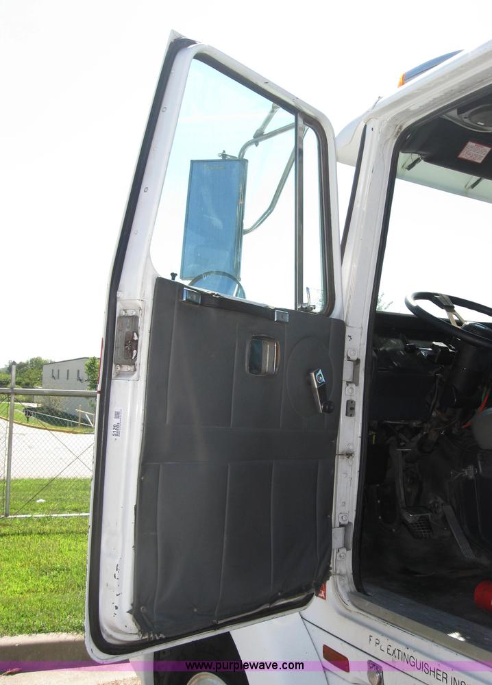 image for item 5120 1994 White Gmc Aero WCA semi truck