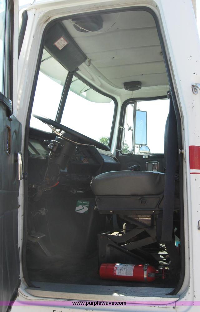 image for item 5120 1994 White Gmc Aero WCA semi truck