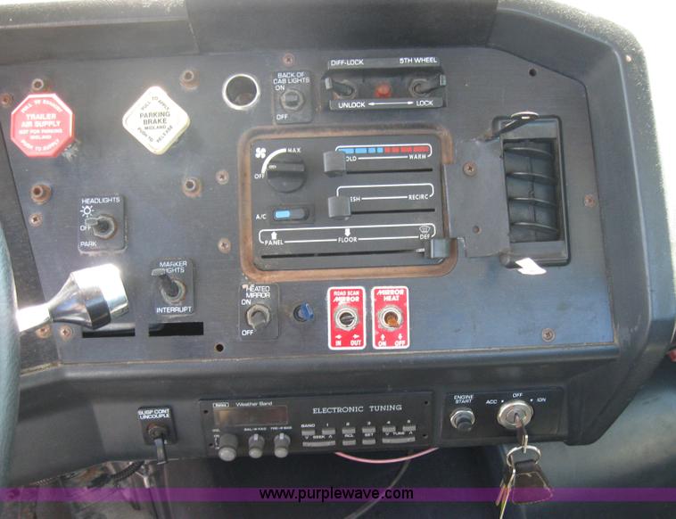 image for item 5120 1994 White Gmc Aero WCA semi truck