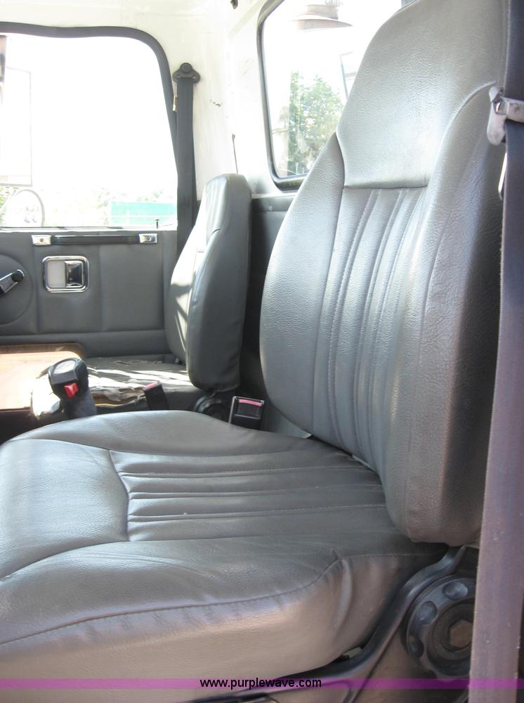 image for item 5120 1994 White Gmc Aero WCA semi truck