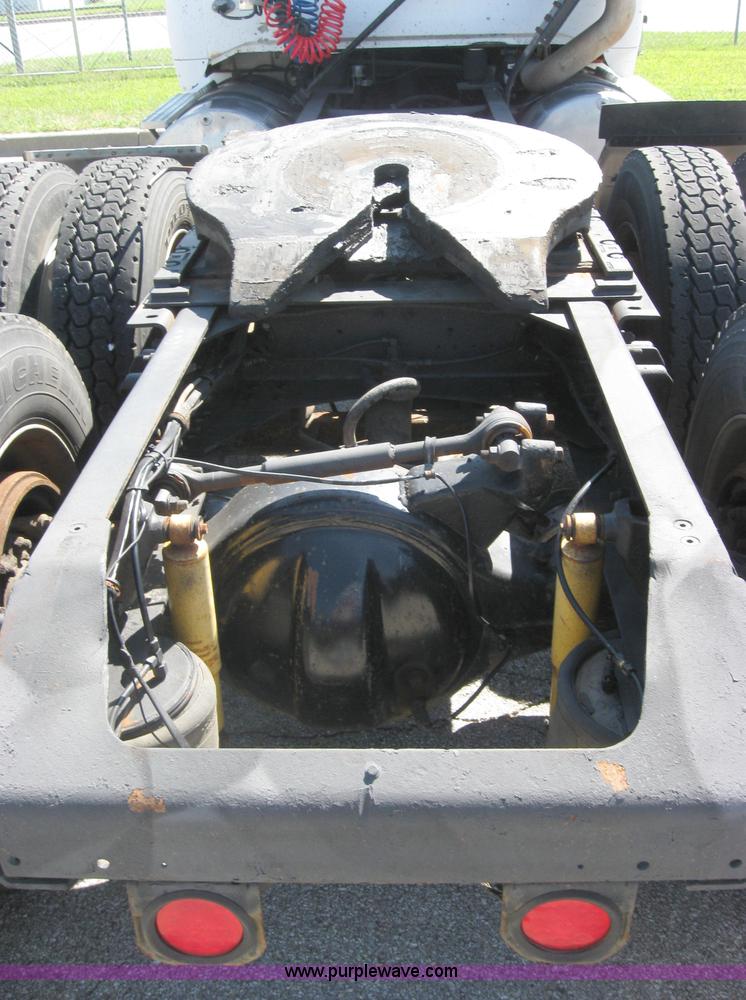 image for item 5120 1994 White Gmc Aero WCA semi truck