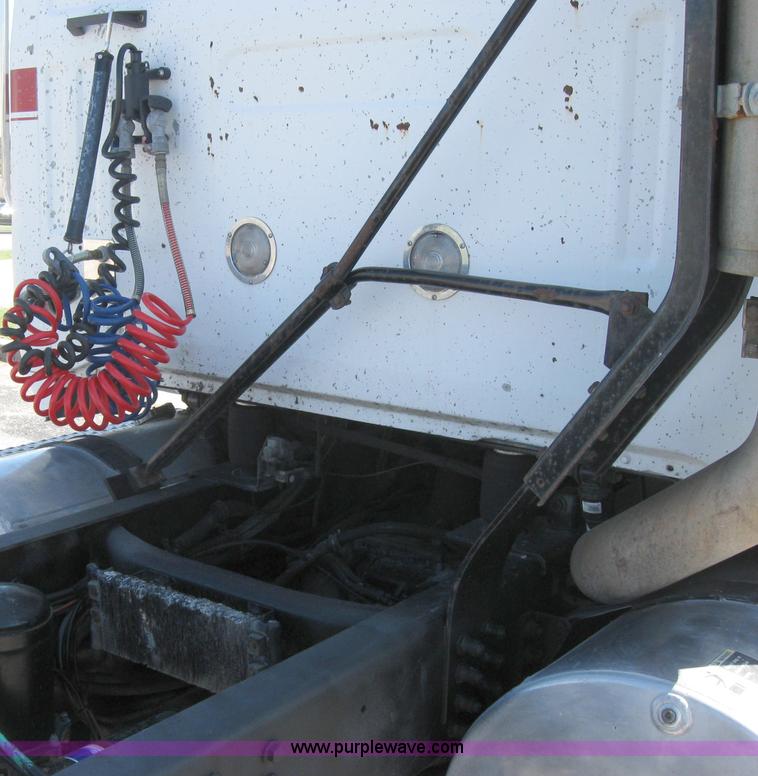 image for item 5120 1994 White Gmc Aero WCA semi truck