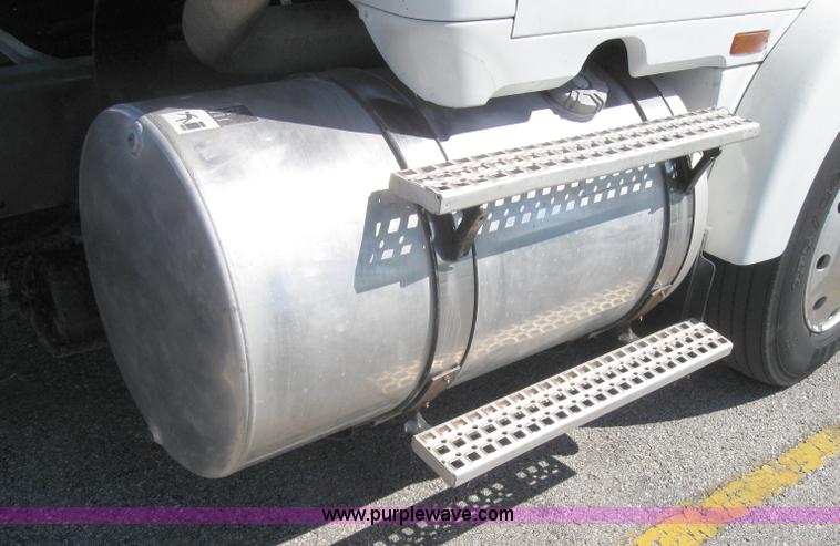 image for item 5120 1994 White Gmc Aero WCA semi truck