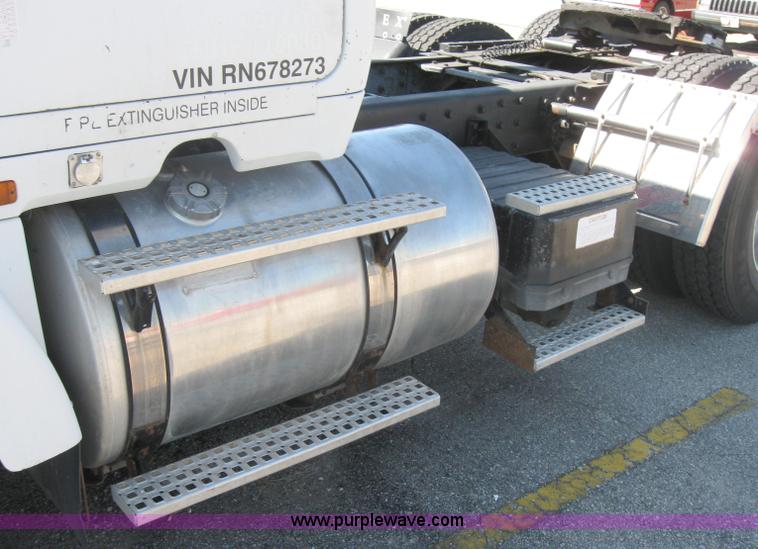 image for item 5120 1994 White Gmc Aero WCA semi truck