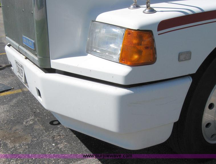 image for item 5120 1994 White Gmc Aero WCA semi truck