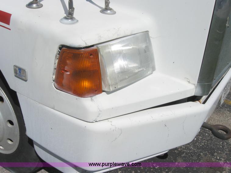 image for item 5120 1994 White Gmc Aero WCA semi truck