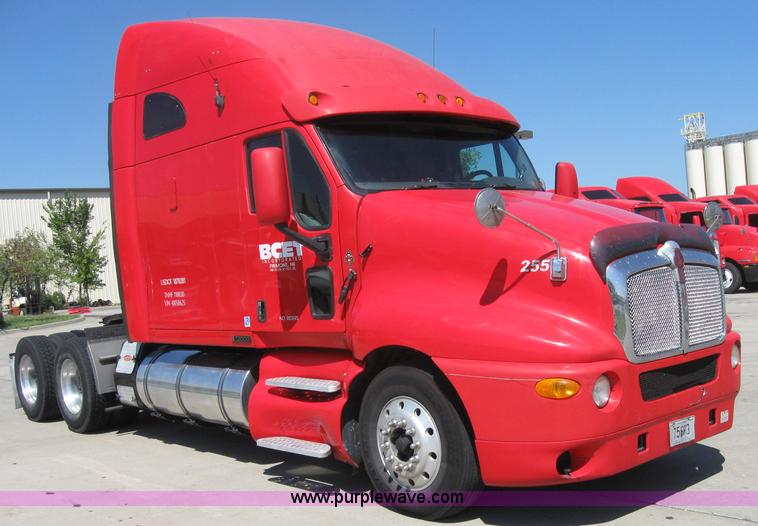 image for item 5121 2004 Kenworth T2000 semi truck